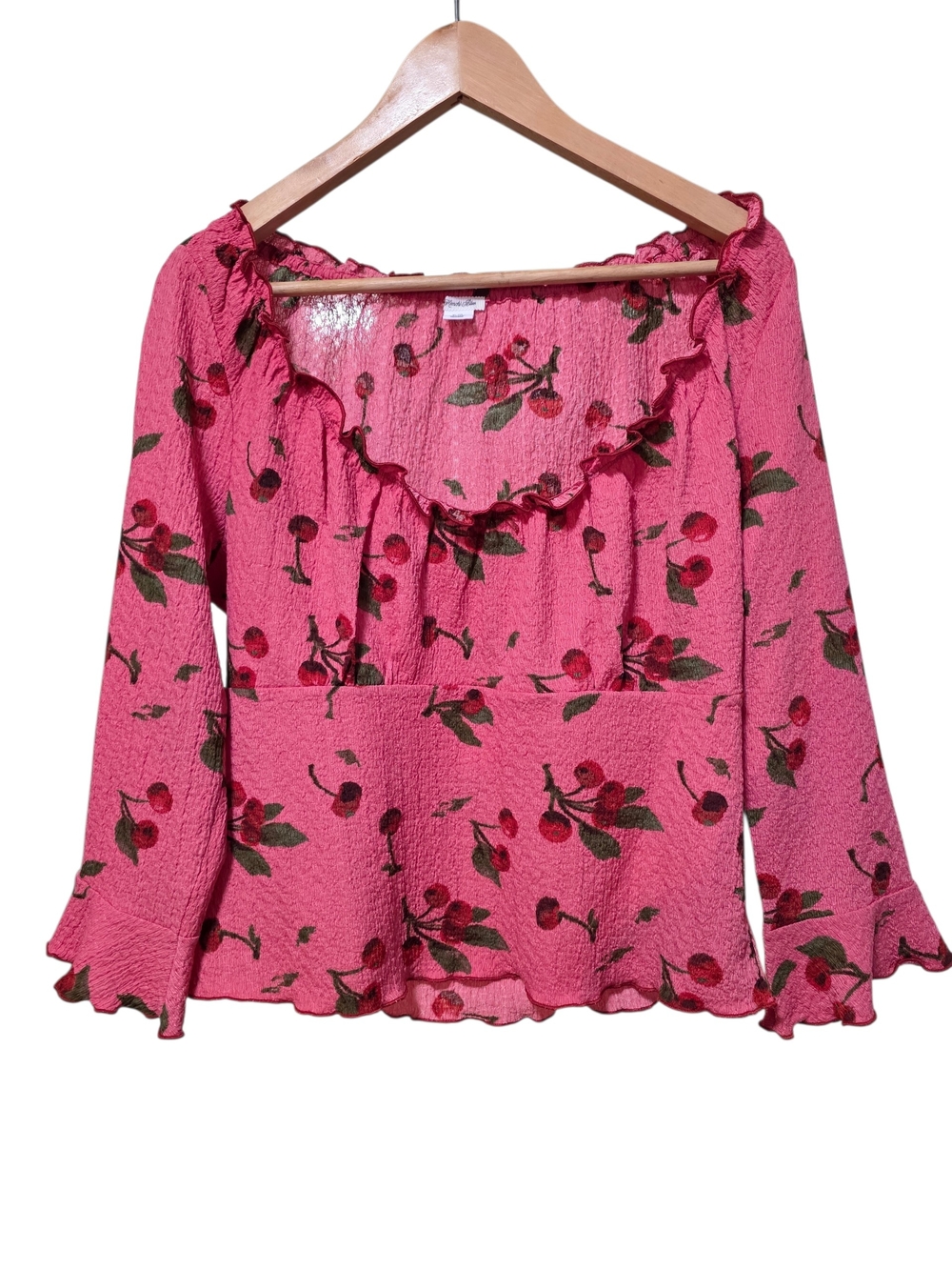 Kimchi Blue UO Pink Cherry-Print Ruffle Scoop Bell Sleeve Crop Top